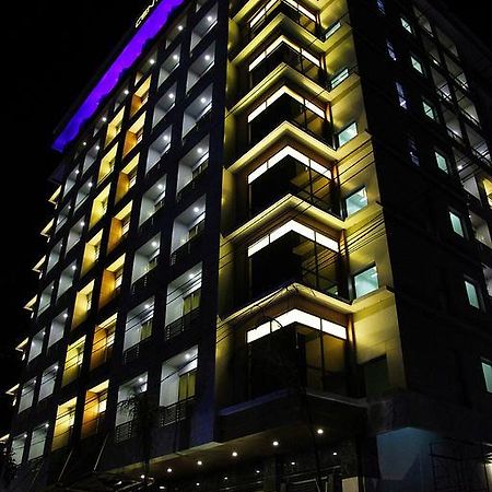 Central Park Tower Resort Angeles Exterior foto
