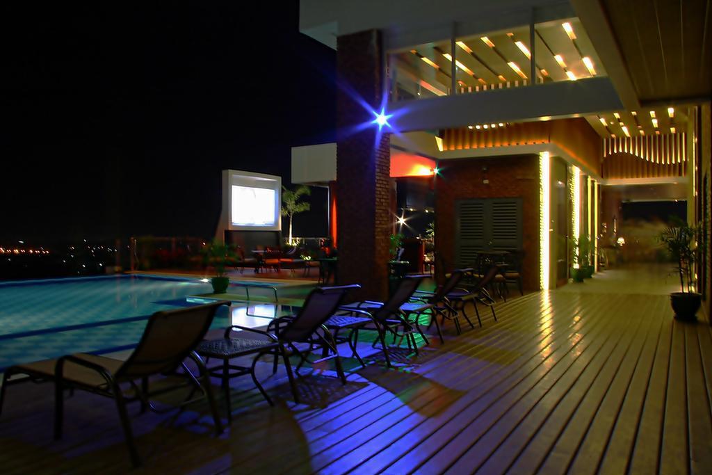 Central Park Tower Resort Angeles Exterior foto